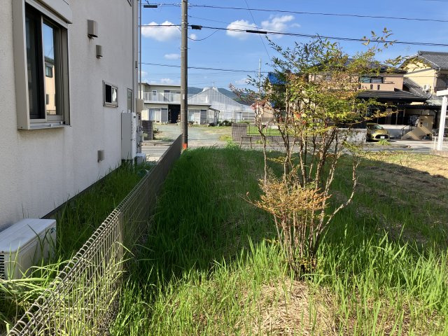 売地　豊橋市飯村南五丁目の前面道路含む現地写真