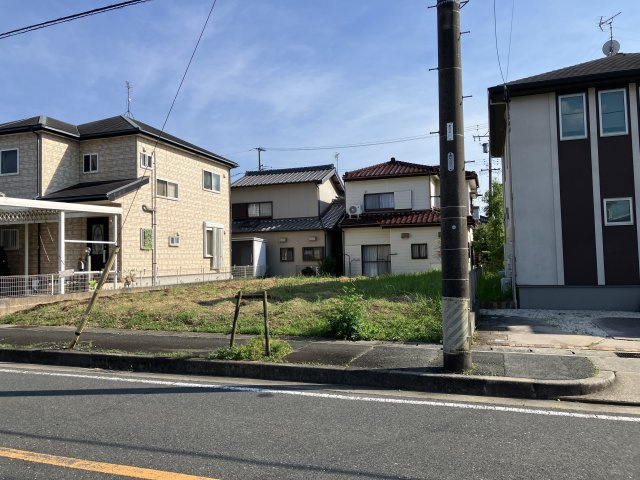 売地　豊橋市飯村南五丁目の前面道路含む現地写真