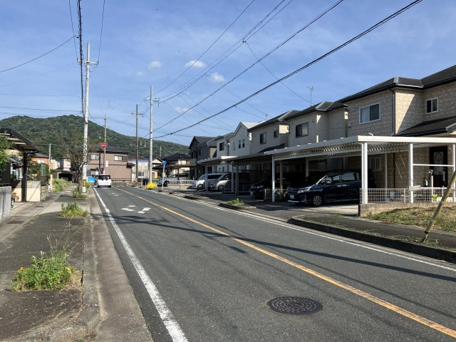 売地　豊橋市飯村南五丁目の前面道路含む現地写真