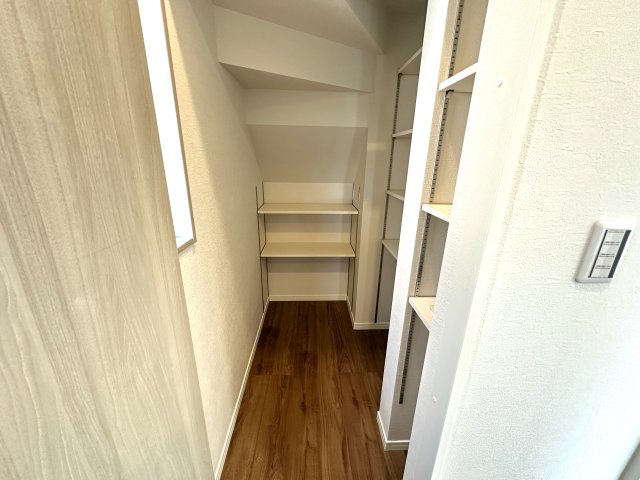 白根６丁目新築戸建の玄関|靴がたくさんあっても安心！靴以外にも色々収納できそうですね。