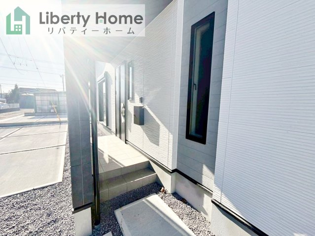 土浦市摩利山新田１期　新築戸建　2号棟のエントランス