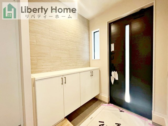 土浦市摩利山新田１期　新築戸建　2号棟の玄関