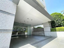 神宮外苑ハウスのエントランス