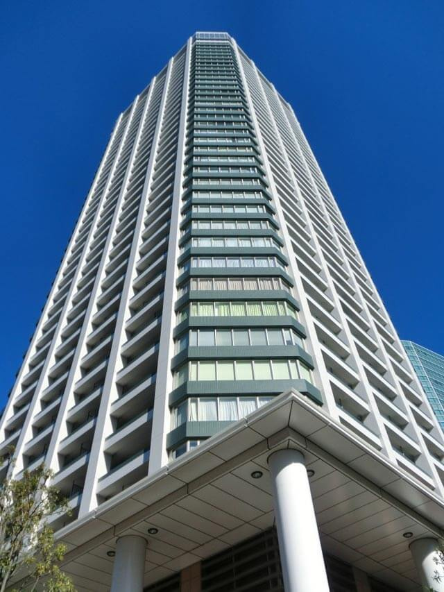 白金タワーの外観