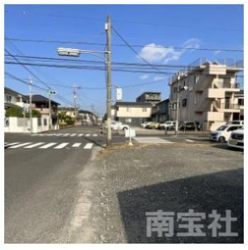 【前面道路含む現地写真】