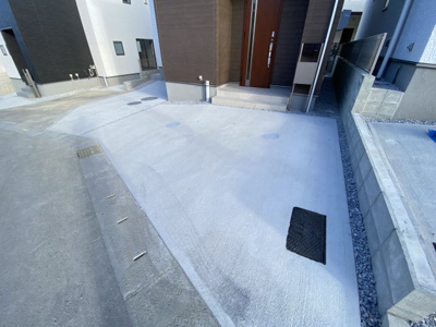 【駐車場】 | 沖縄市南桃原（全8棟）4号棟 | 4号棟　駐車2台可♪