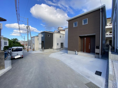 【前面道路含む現地写真】 | 沖縄市南桃原（全8棟）4号棟 | ※北側道路4.5m♪