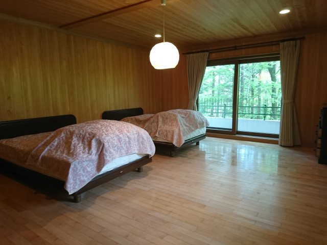 【動画付き】旧軽井沢 三笠別荘地 高台にある中古戸建の居間・リビング