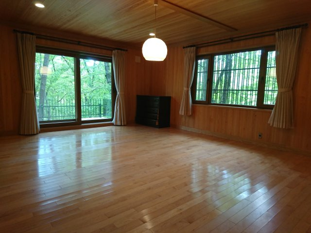 【動画付き】旧軽井沢 三笠別荘地 高台にある中古戸建の洋室