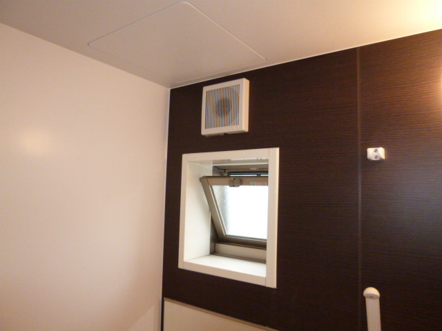 アルモニーの浴室|浴室窓・換気扇