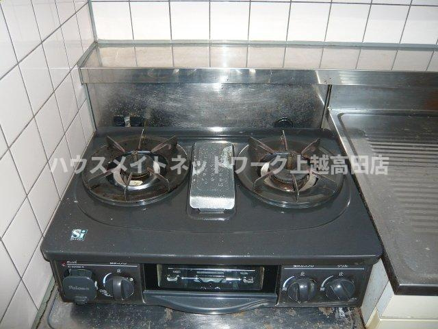 エイペックスⅠの設備|ガスコンロ２口（同室タイプ１２２号室の画像を掲載）