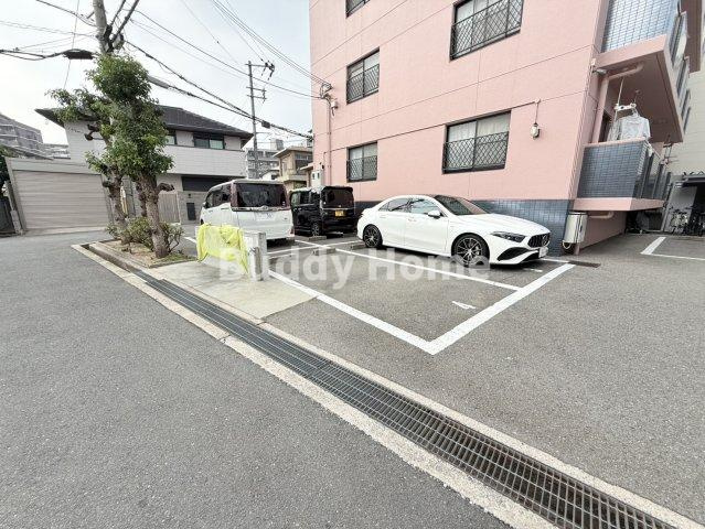 ジェミニ北の駐車場