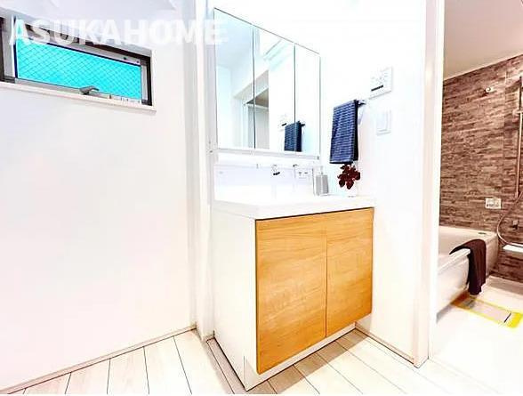 緑区東本郷６丁目 戸建ての独立洗面台|独立洗面台、小物を置くことができて便利です