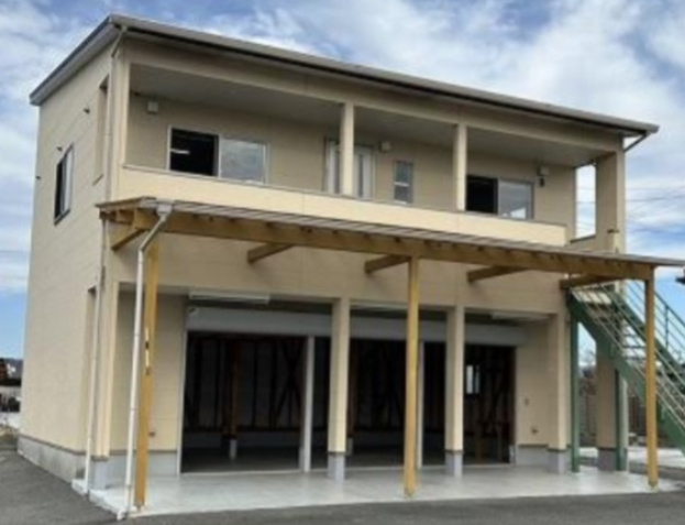 八代市鏡町　売事務所・倉庫の外観|１階が倉庫、２階が事務所になっています。