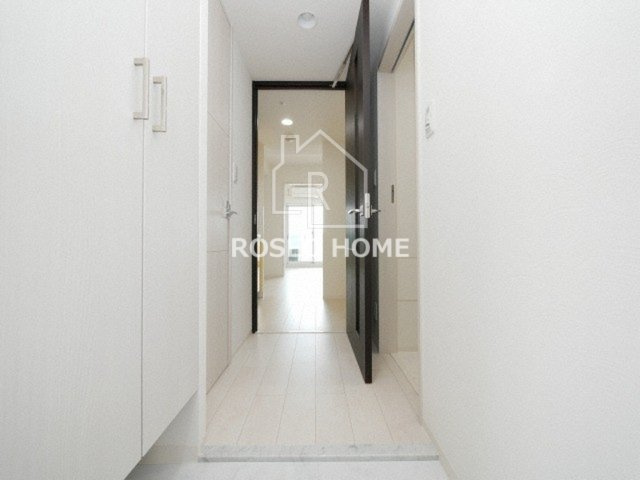 プライマル南森町パークビューの玄関