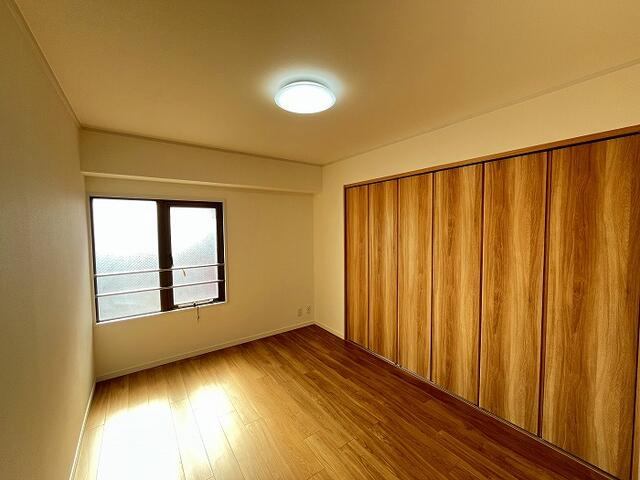 ロイヤル又穂の洋室