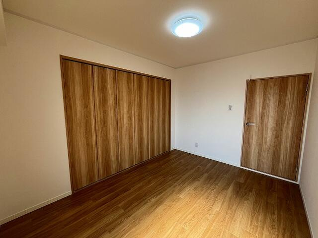 ロイヤル又穂の洋室