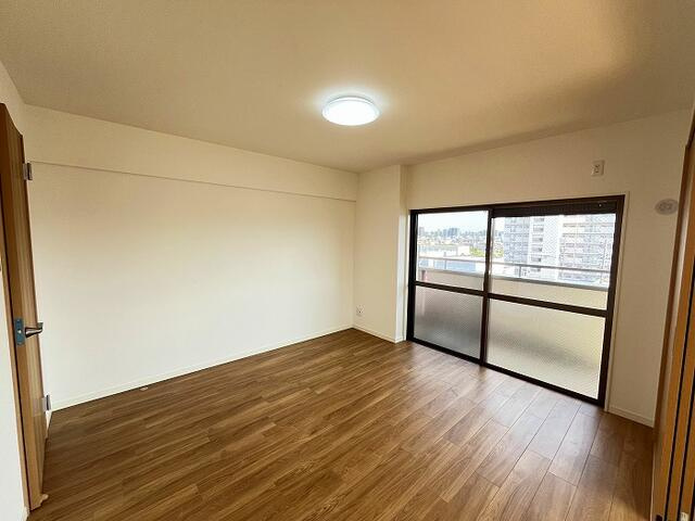 ロイヤル又穂の洋室