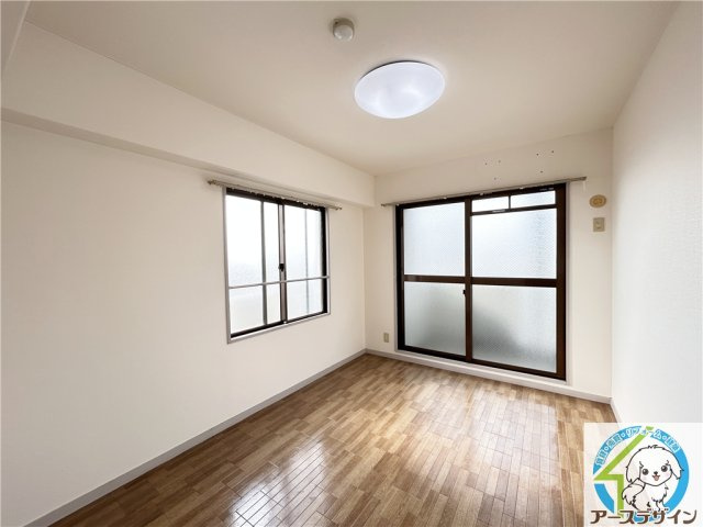 シャトー西明石の洋室