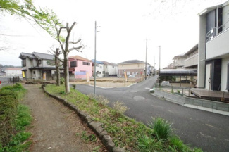 【前面道路含む現地写真】