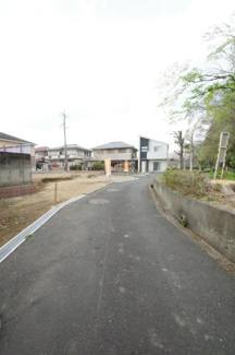 【前面道路含む現地写真】