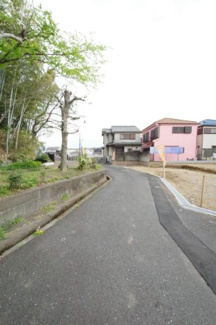 【前面道路含む現地写真】