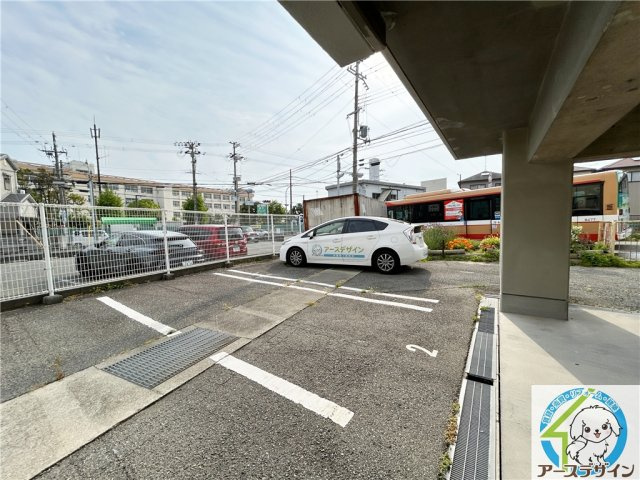 シャトー西明石の駐車場