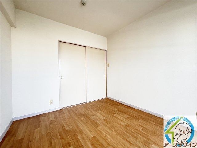 シャトー西明石の洋室