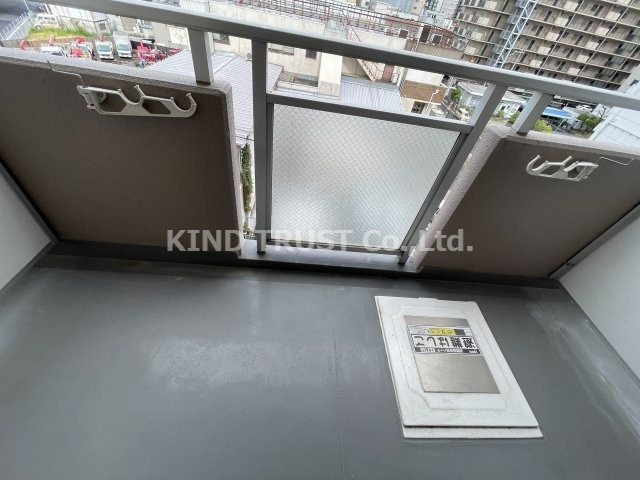 北梅田サニーアパートメントのバルコニー|開放的で明るい空間を演出してくれるバルコニーです