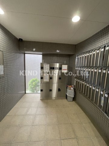 北梅田サニーアパートメントのロビー|ゆとりのあるロビーです