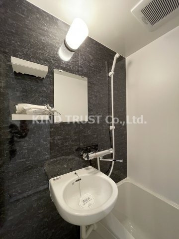 北梅田サニーアパートメントの洗面所|忙しい朝には欠かせない洗面所です