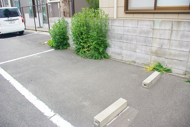 今小路町大西モータープールの外観