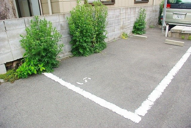 今小路町大西モータープールの外観