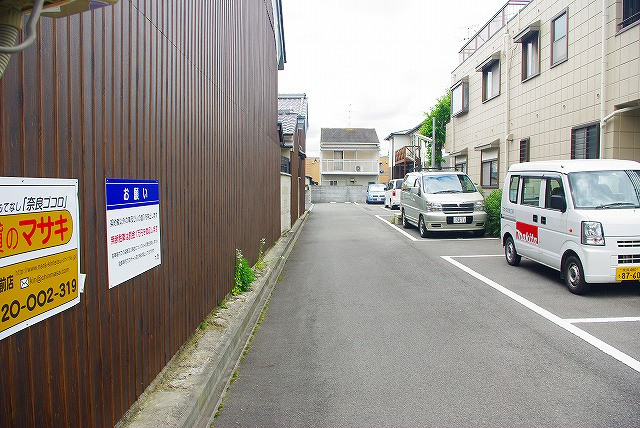 今小路町大西モータープールの外観