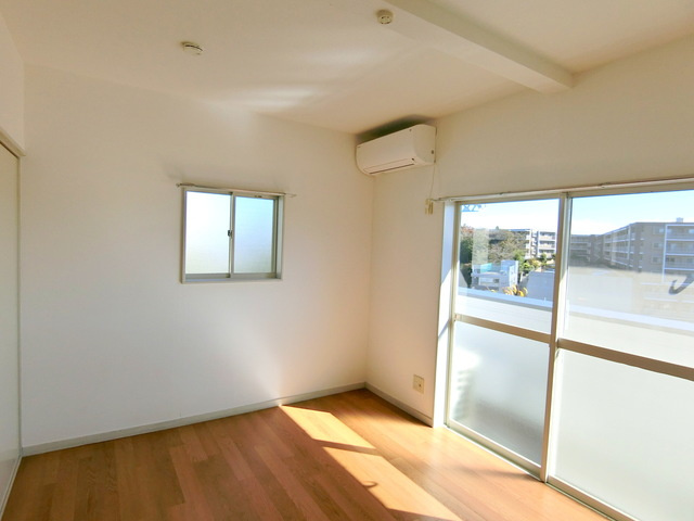 モンマルトルの居間・リビング|最上階日当たり良好