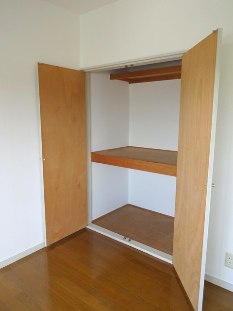 モンマルトルの収納|奥行たっぷりの収納スペース