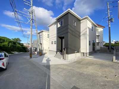 【前面道路含む現地写真】 | 沖縄市南桃原（全8棟）5号棟 | ※北側道路4.5m♪