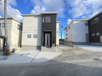 【外観】 | 沖縄市南桃原（全8棟）5号棟 | 5号棟　駐車2台可♪