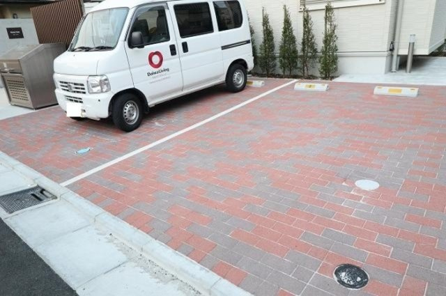 ブエナ カーサの駐車場