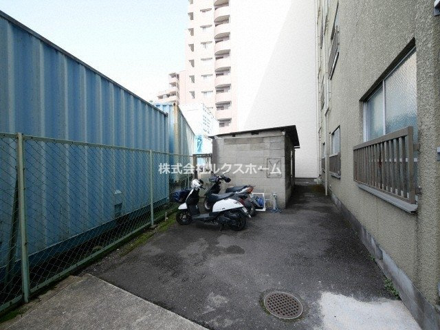 清風マンションの駐車場