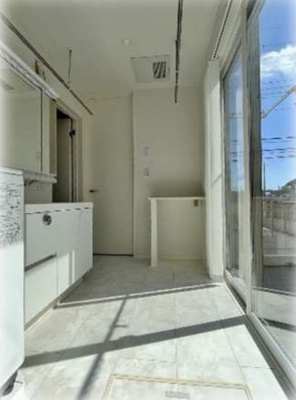 【洗面所】 | 狭山市水野　令和3年築 | 採光良好な洗面室