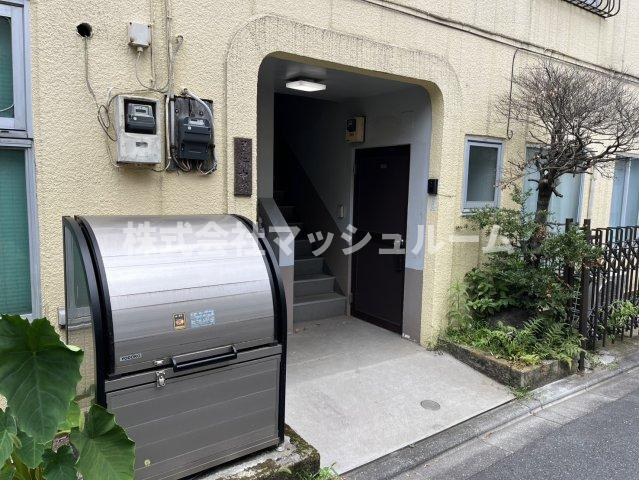 新中野コーポのエントランス