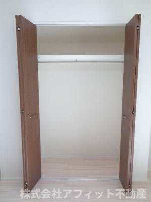 【収納】 | シャ・ブラン | 洋室8.1帖のクローゼット