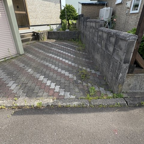 室蘭市白鳥台4丁目21-10戸建の駐車場