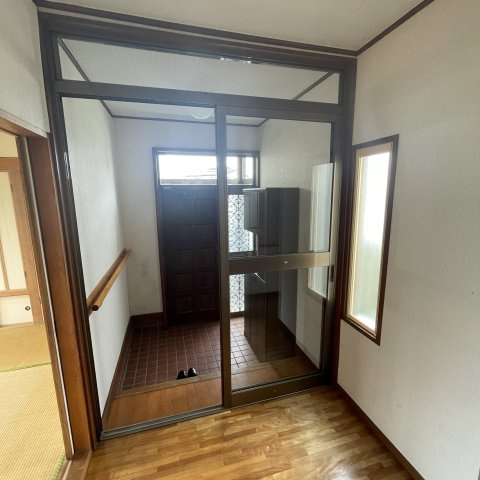 室蘭市白鳥台4丁目21-10戸建の玄関