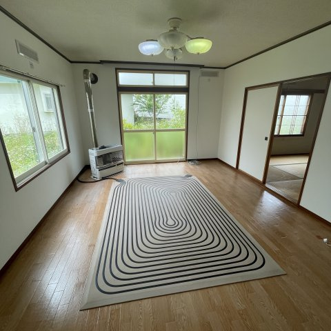 室蘭市白鳥台4丁目21-10戸建の居間・リビング