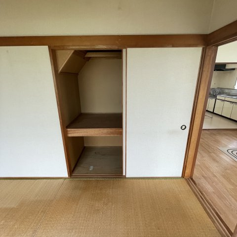 室蘭市白鳥台4丁目21-10戸建の収納