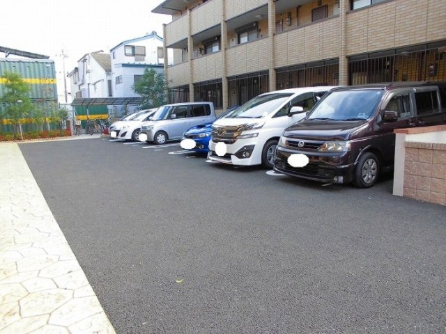 ロイヤルティアラⅡ・Ⅲ Ⅱの駐車場