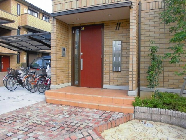 ロイヤルティアラⅡ・Ⅲ Ⅱのエントランス