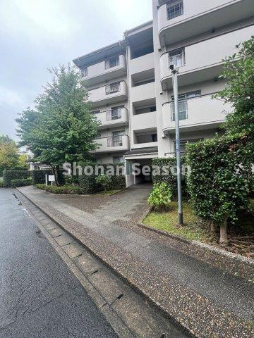 【外観】 | 気持ちよい新生活がお迎えできる新規リノベマンション（R7.9月）　
家具付き（ソファーセット・エアコン１台・全室照明）販売なので、初期費用をグッと削減できる当社イチオシの物件です♪
